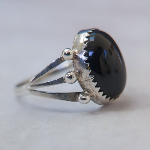 Sterling Onyx Ring with Split Triple Shank — Size 8 - Picture 4 of 11